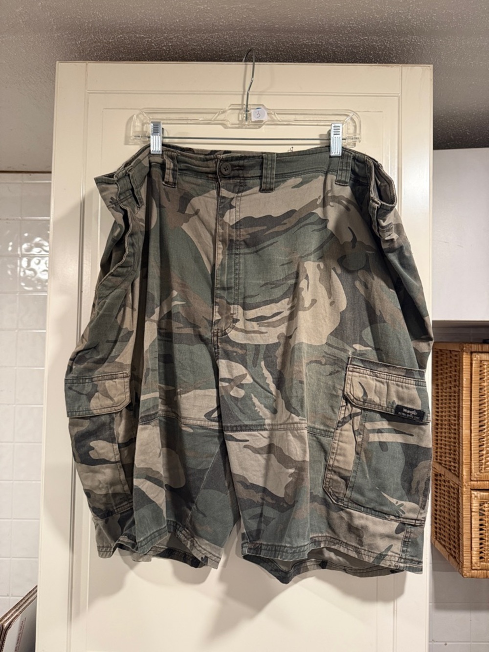 Wrangler camouflage cargo shorts size 46 3:22